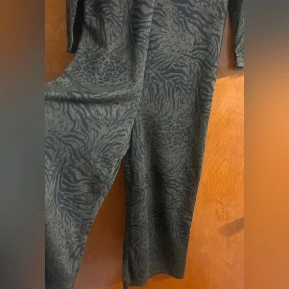 Zara Trafaluc Animal Print Dark
Green & Black Women's Jumpsuit 
Size Medium NWT - Picture 4 of 8